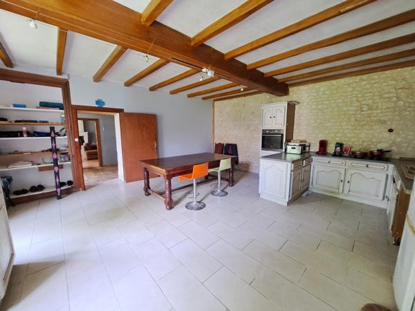Maison Charentaise avec dépendances et jardin – 190 m² – 6 pièces – 4216 m²