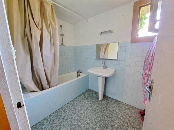 Maison Charentaise avec dépendances et jardin – 190 m² – 6 pièces – 4216 m²