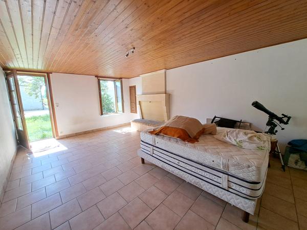 Maison Charentaise avec dépendances et jardin – 190 m² – 6 pièces – 4216 m²
