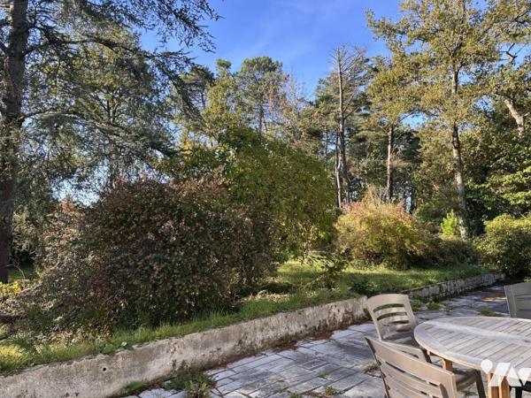 A VENDRE CARNAC Nord, dans lotissement résidentiel, maison années 70, terrain en Na 6460 m²