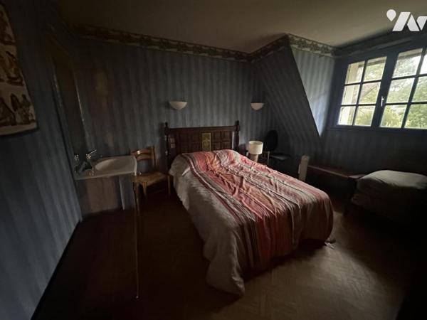 A VENDRE CARNAC Nord, dans lotissement résidentiel, maison années 70, terrain en Na 6460 m²