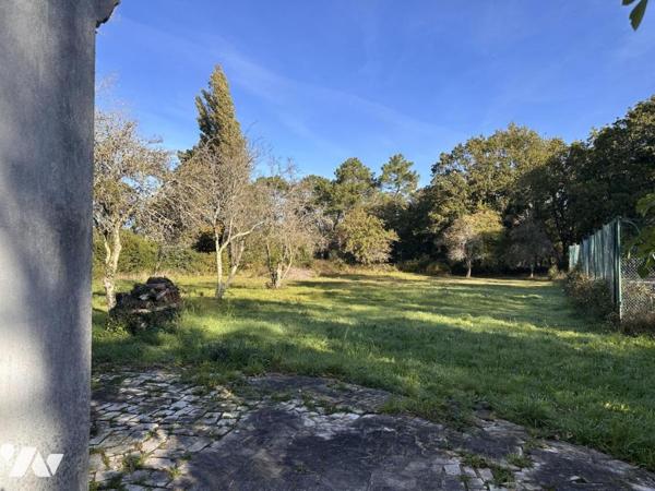 A VENDRE CARNAC Nord, dans lotissement résidentiel, maison années 70, terrain en Na 6460 m²