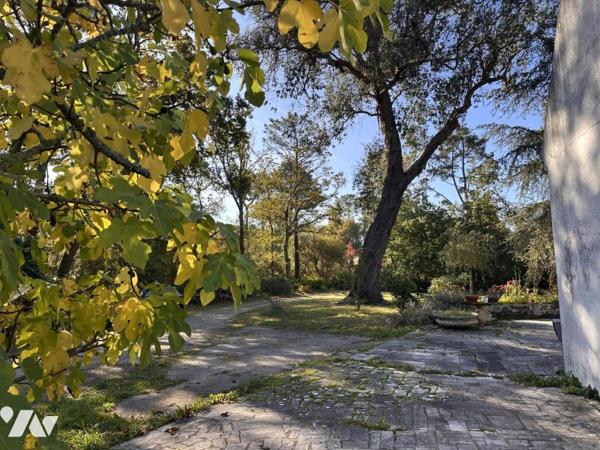 A VENDRE CARNAC Nord, dans lotissement résidentiel, maison années 70, terrain en Na 6460 m²