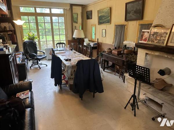 A VENDRE CARNAC Nord, dans lotissement résidentiel, maison années 70, terrain en Na 6460 m²