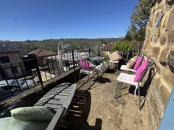 Charmante maison de village avec balcon et vue panoramique