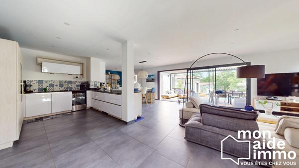 Maison T7 de 220m² avec garage et piscine sous garantie decennale