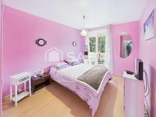 A Mérignac, appartement de 2 chambres - 56 m2 avec balcon, cave, et parking. Proche Tramway.