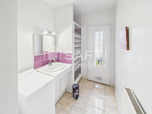 A Mérignac, appartement de 2 chambres - 56 m2 avec balcon, cave, et parking. Proche Tramway.