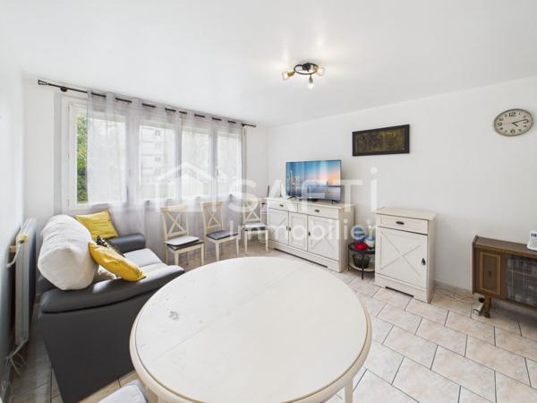 A Mérignac, appartement de 2 chambres - 56 m2 avec balcon, cave, et parking. Proche Tramway.