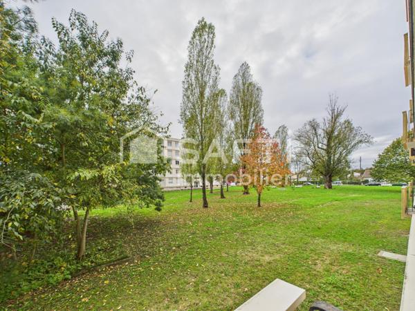 A Mérignac, appartement de 2 chambres - 56 m2 avec balcon, cave, et parking. Proche Tramway.