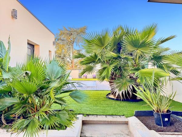 Maison d’architecte contemporaine connectée BBC 178 m2 avec prestations d'exception sur parcelle de 750 m2 avec piscine