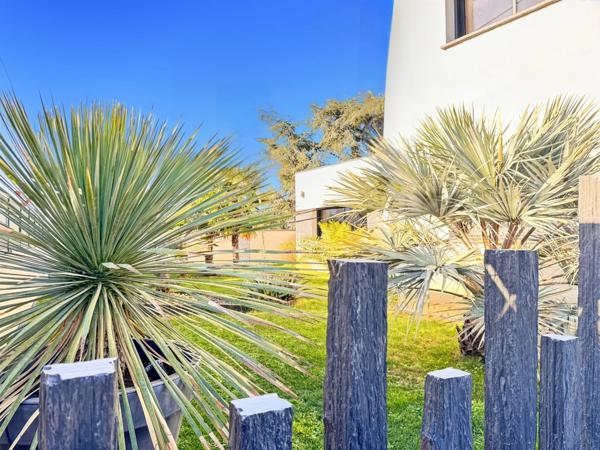 Maison d’architecte contemporaine connectée BBC 178 m2 avec prestations d'exception sur parcelle de 750 m2 avec piscine