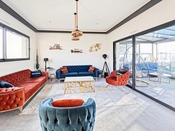 Maison d’architecte contemporaine connectée BBC 178 m2 avec prestations d'exception sur parcelle de 750 m2 avec piscine