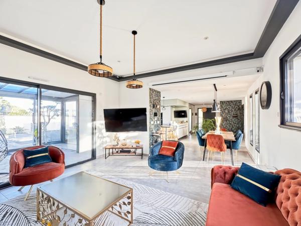 Maison d’architecte contemporaine connectée BBC 178 m2 avec prestations d'exception sur parcelle de 750 m2 avec piscine