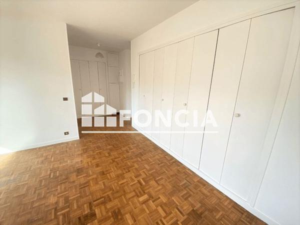 Location Appartement 2 pièces 44.24 m² - 3 AV DE CORINTHE Marseille 13006