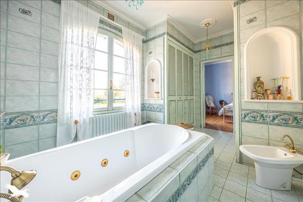 Maison à vendre |  Coulonges-sur-l'Autize |  12 pièces | 327 m²