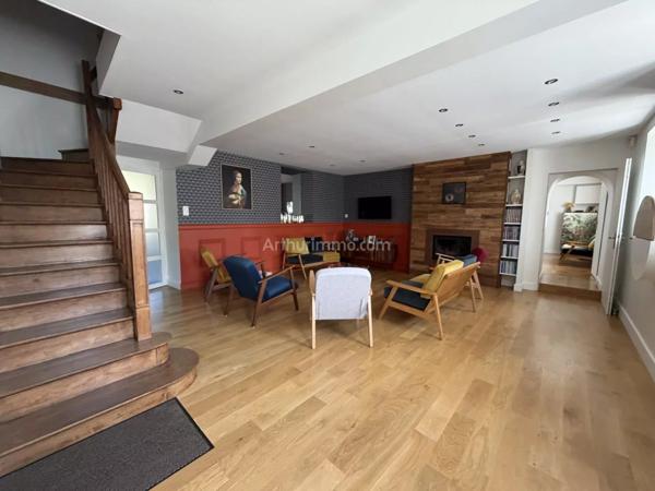 Vente                                                      Maison
                        
                     11 pièces                      202 m2                     à Quévert