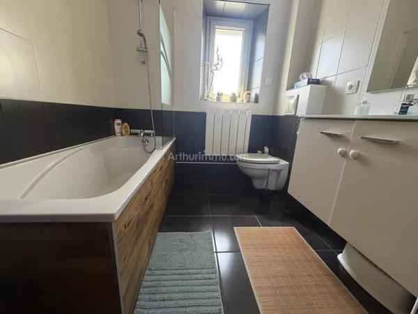 Vente                                                      Maison
                        
                     11 pièces                      202 m2                     à Quévert