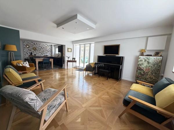 Vente                                                      Maison
                        
                     11 pièces                      202 m2                     à Quévert