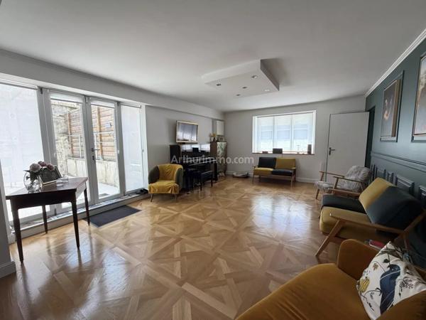 Vente                                                      Maison
                        
                     11 pièces                      202 m2                     à Quévert