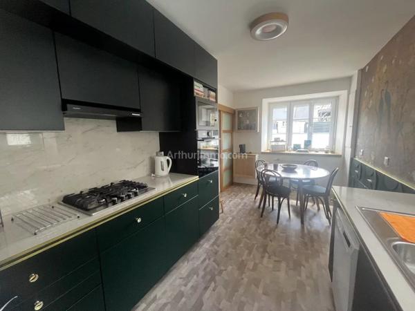 Vente                                                      Maison
                        
                     11 pièces                      202 m2                     à Quévert