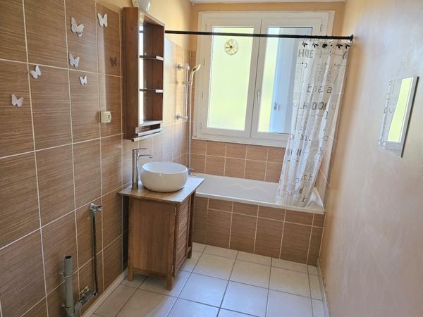 Appartement
         4 pièces
        - 73 m² Exclusivité 136 990 € *