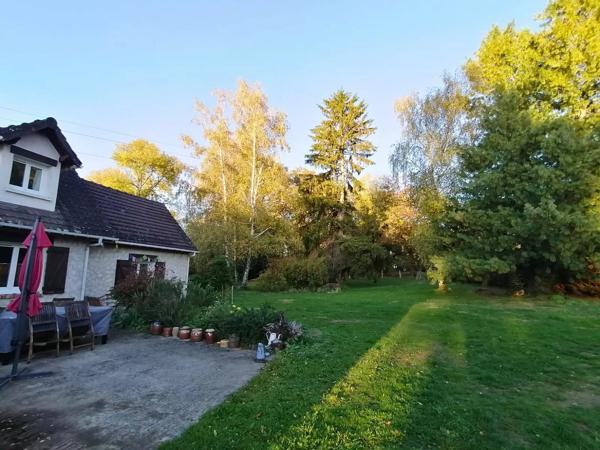 Maison familiale avec terrain arboré à Rancon