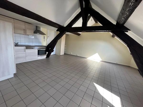 Appartement à louer 2 pièces 42.92m² Montbéliard (25200)