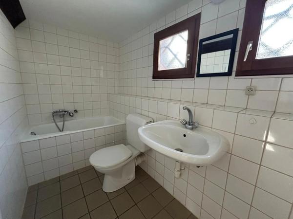 Appartement à louer 2 pièces 42.92m² Montbéliard (25200)