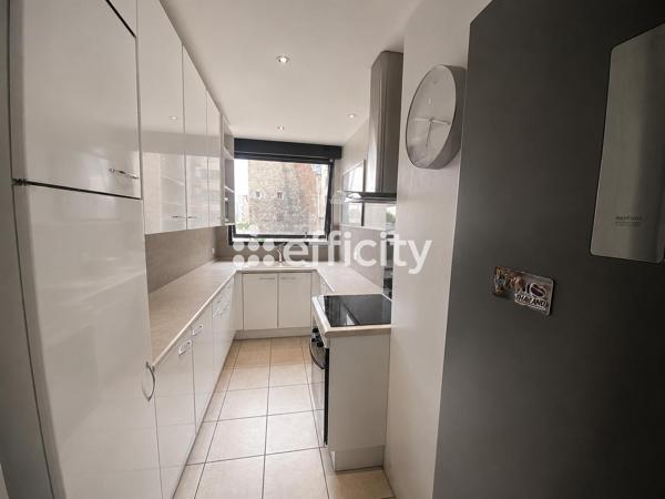 Appartement
         2 pièces
        - 51 m² 560 000 € *
