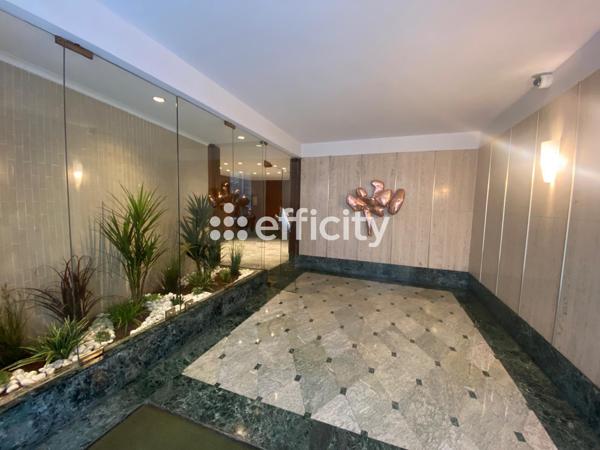 Appartement
         2 pièces
        - 51 m² 560 000 € *