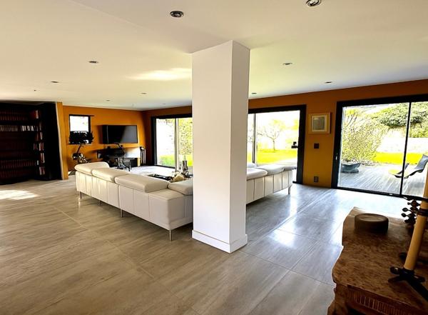 Maison contemporaine à VERRIERES LE BUISSON (91370)