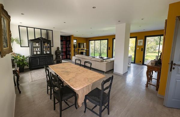 Maison contemporaine à VERRIERES LE BUISSON (91370)