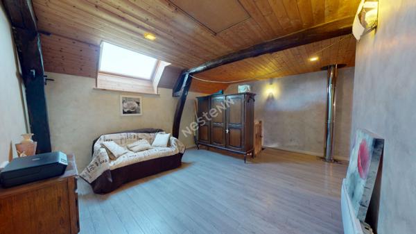 Belle maison mitoyenne avec dépendance atelier et terrain clôturé