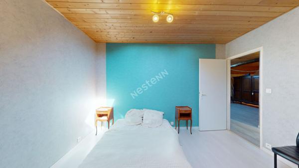 Belle maison mitoyenne avec dépendance atelier et terrain clôturé