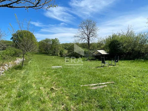 A vendre grande maison en pierres dans un hameau avec dépendances