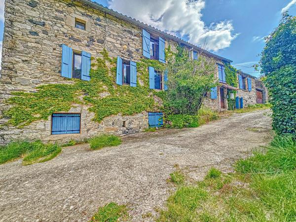 Superbe propriété de caractère avec terrain et piscine