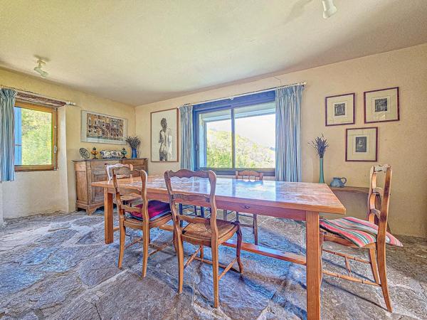 Superbe propriété de caractère avec terrain et piscine