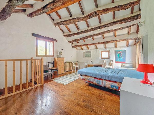 Superbe propriété de caractère avec terrain et piscine