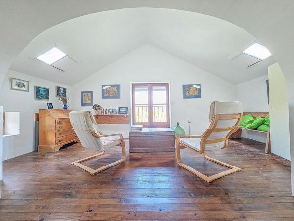 Superbe propriété de caractère avec terrain et piscine