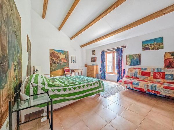 Superbe propriété de caractère avec terrain et piscine