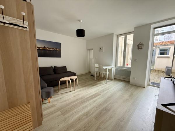 Charmant T2 meublé, lumineux et calme – cœur de La Rochelle (ST CLAUDE 15/RDC)