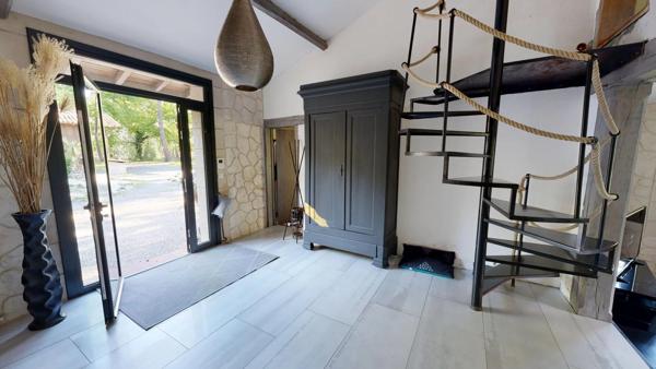 Vente                                                      Propriété
                        
                     11 pièces                      207 m2                     à Bazas