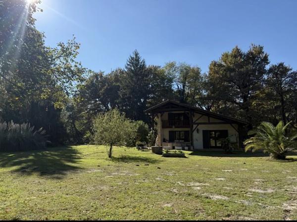 Vente                                                      Propriété
                        
                     11 pièces                      207 m2                     à Bazas