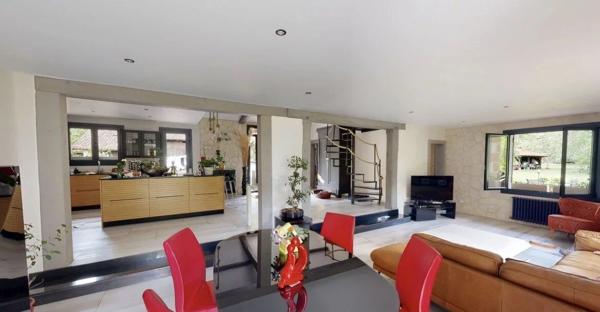 Vente                                                      Propriété
                        
                     11 pièces                      207 m2                     à Bazas