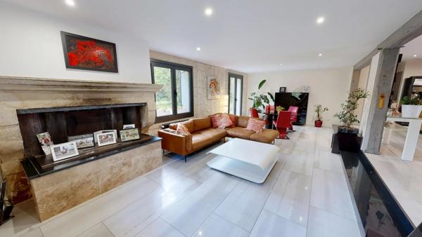 Vente                                                      Propriété
                        
                     11 pièces                      207 m2                     à Bazas
