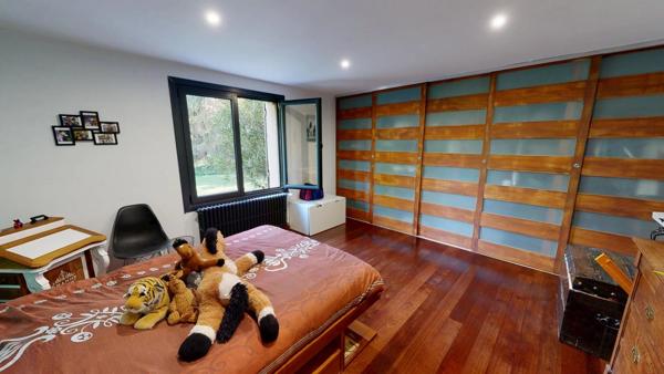 Vente                                                      Propriété
                        
                     11 pièces                      207 m2                     à Bazas
