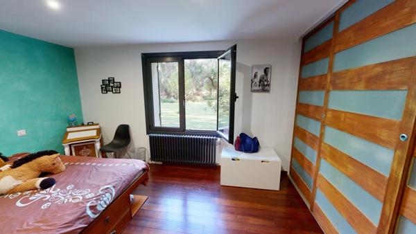 Vente                                                      Propriété
                        
                     11 pièces                      207 m2                     à Bazas