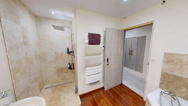 Vente                                                      Propriété
                        
                     11 pièces                      207 m2                     à Bazas