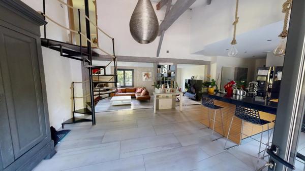 Vente                                                      Propriété
                        
                     11 pièces                      207 m2                     à Bazas